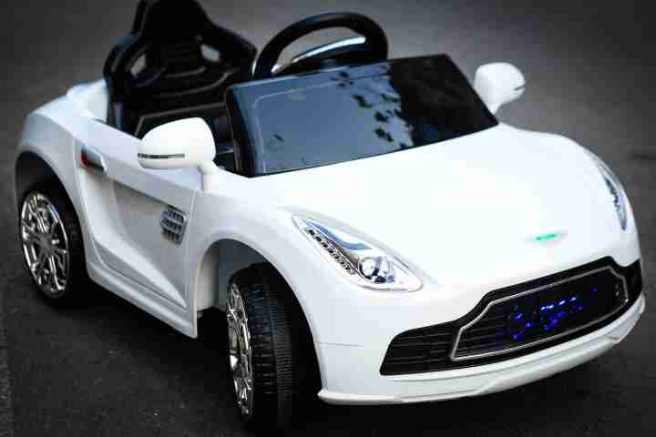 High quality four-wheel electric vehicle for children