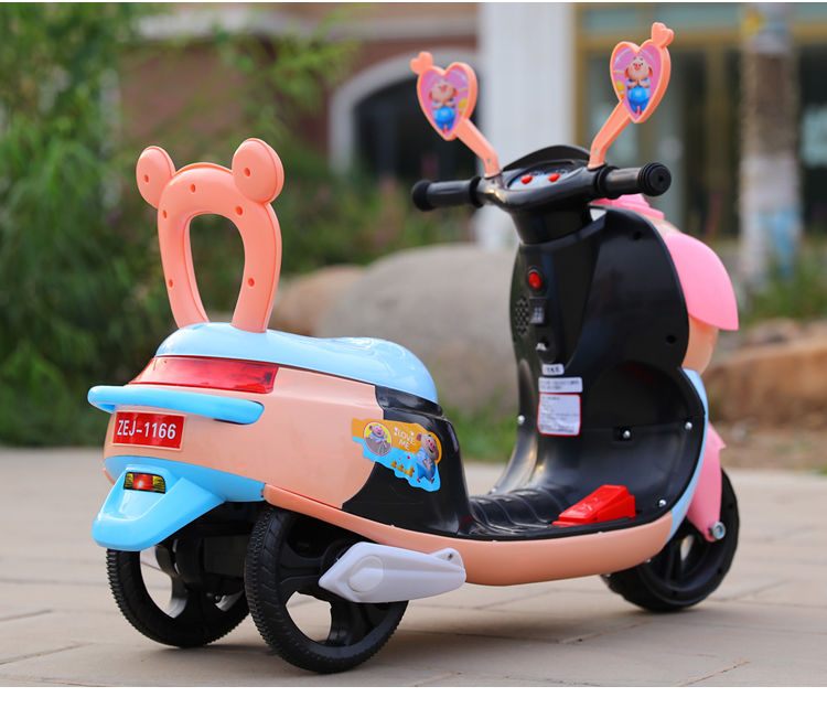 New hot selling cartoon pig children's three-wheeled motorcycle with light and music