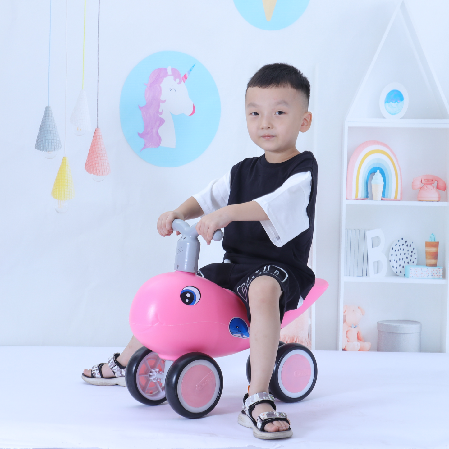 Hot selling cartoon 1-3 year old children balance car four wheel scooter outdoor sports twist car